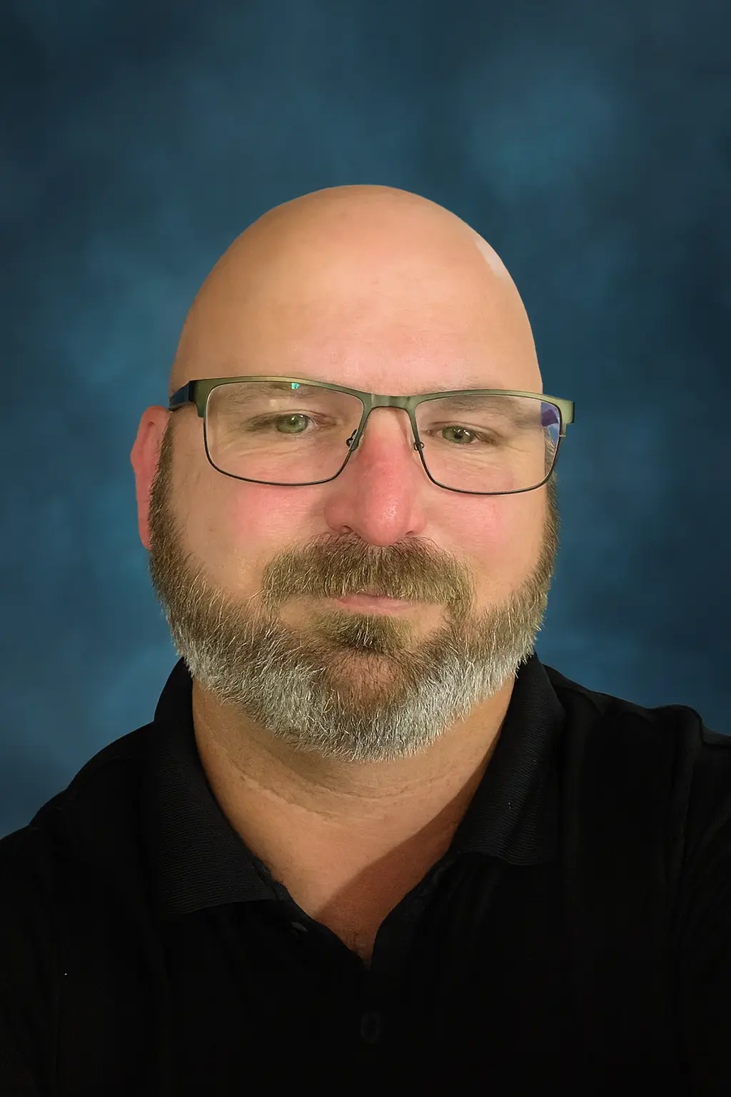 Sean from Tech Assist For Seniors providing patient, one-on-one tech support for an older adult at home.